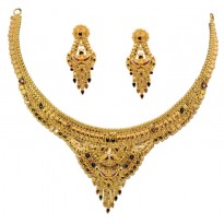 Queen of Dignity Gold Necklace
